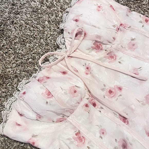 Windsor Floral Dress in White and Pink - Picture 4 of 6